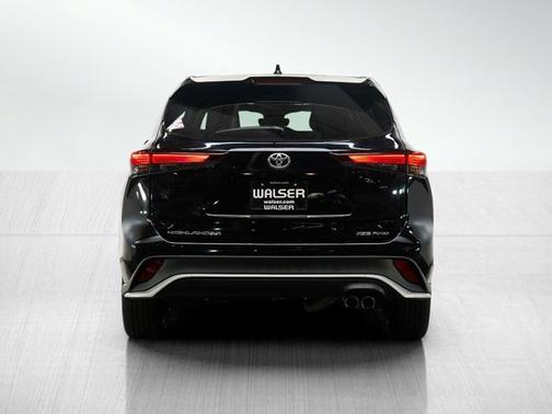 Midnight Black Metallic 2025 Toyota Highlander XSE