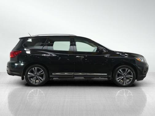 2017 Nissan Pathfinder Platinum