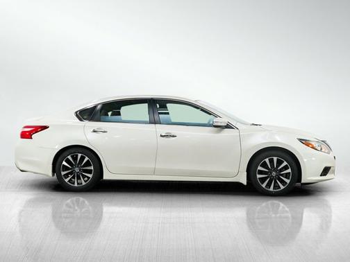 Pearl White 2016 Nissan Altima 2.5 SL