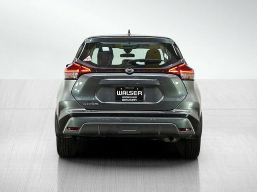 Gun Metallic 2024 Nissan Kicks S