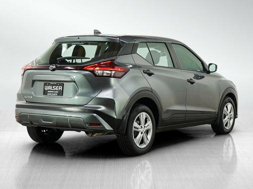 Gun Metallic 2024 Nissan Kicks S