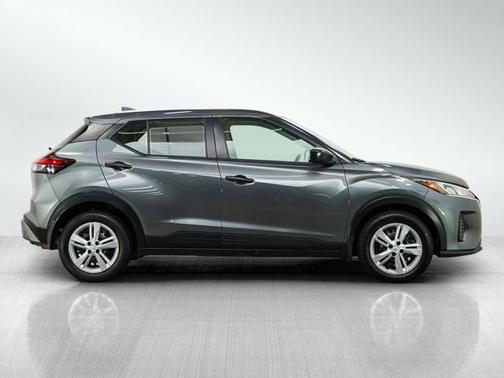 Gun Metallic 2024 Nissan Kicks S