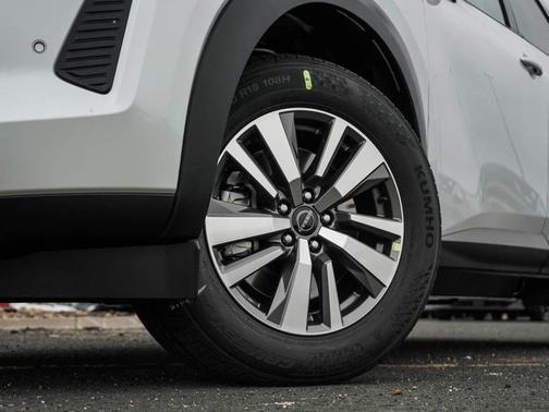 Everest White Pearl Tricoat 2026 Nissan Pathfinder SL