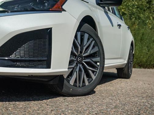 Pearl White Tricoat 2026 Nissan Altima SV