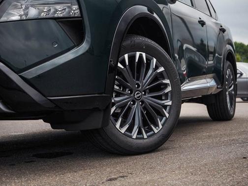 Obsidian Green 2026 Nissan Rogue Platinum