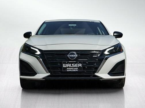 Pearl White Tricoat 2026 Nissan Altima SV