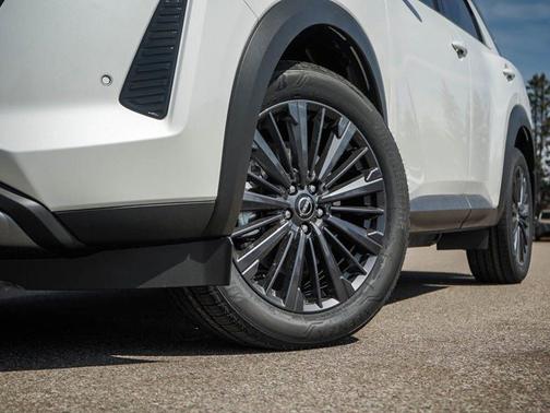 Everest White Pearl Tricoat 2026 Nissan Pathfinder SL
