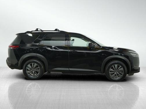 2023 Nissan Pathfinder SV