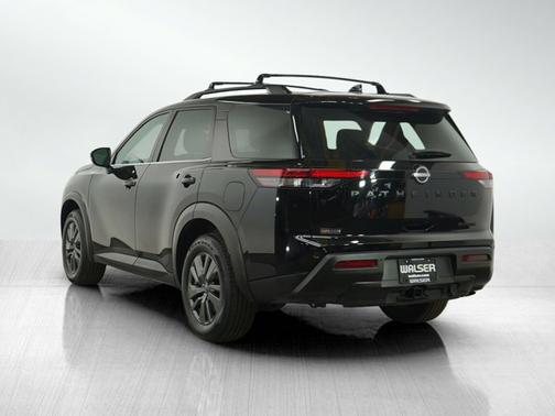 2023 Nissan Pathfinder SV