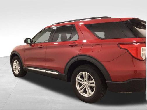 Rapid Red Metallic Tinted Clearcoat 2022 Ford Explorer XLT