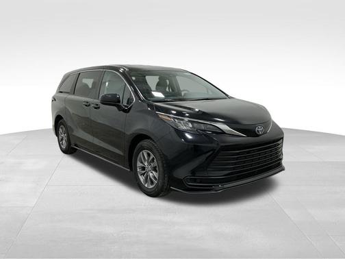 2024 Toyota Sienna LE