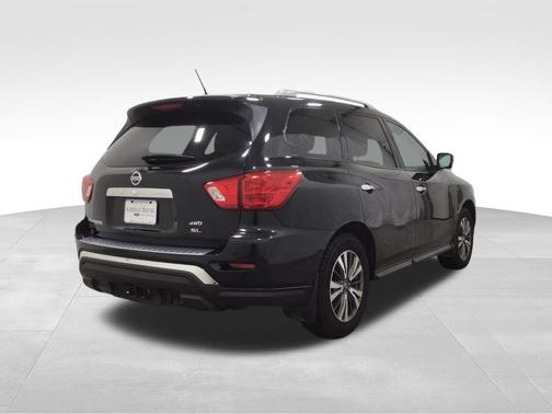 2017 Nissan Pathfinder SL