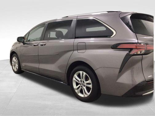 2021 Toyota Sienna Platinum 7 Passenger