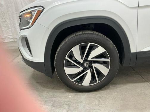 2025 Volkswagen Atlas 2.0T SE w/Technology 4MOTION