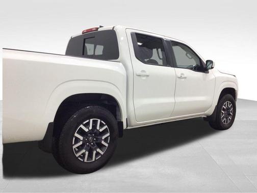 2024 Nissan Frontier SL