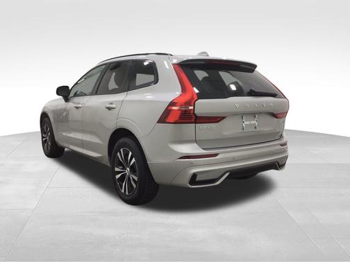 2024 Volvo XC60 B5 Core Dark Theme