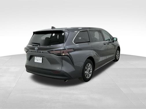 2025 Toyota Sienna LE