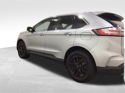 Silver Metallic 2024 Ford Edge SEL