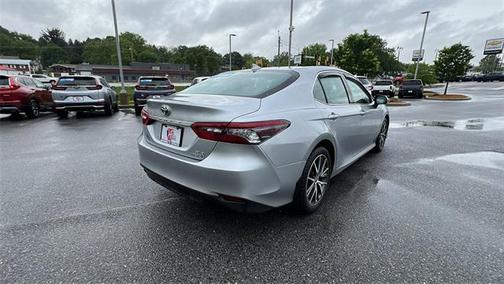 2022 Toyota Camry Hybrid XLE