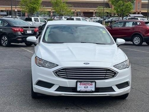 Photo 3 of 12 of 2017 Ford Fusion SE