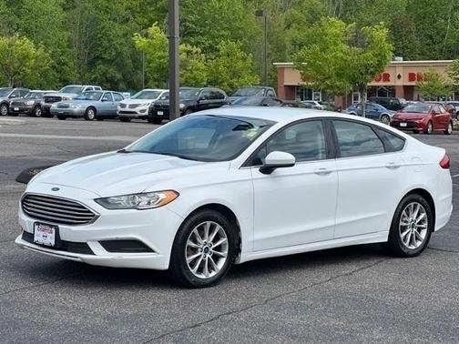 Photo 2 of 12 of 2017 Ford Fusion SE