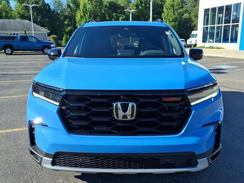 Diffused Sky Pearl 2024 Honda Pilot TrailSport