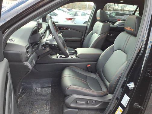 Crystal Black Pearl 2026 Honda Pilot TrailSport