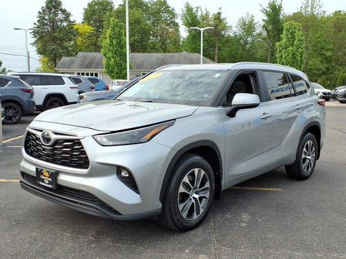 Celestial Silver Metallic 2023 Toyota Highlander XLE