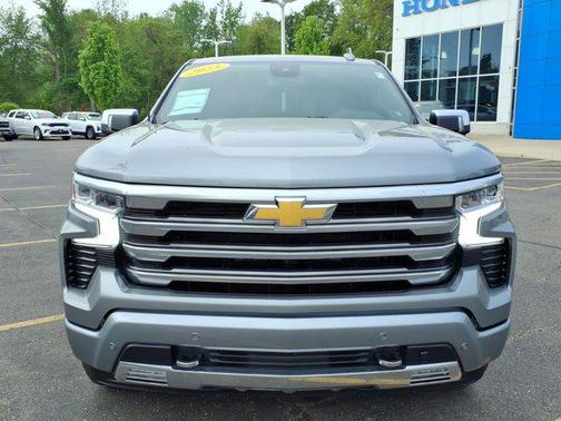Sterling Gray Metallic 2025 Chevrolet Silverado 1500 High Country