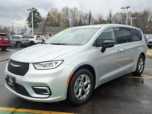 Silver Mist Clearcoat 2024 Chrysler Pacifica Limited