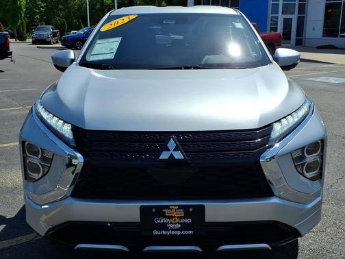 Labrador Black Pearl 2024 Mitsubishi Eclipse Cross SE