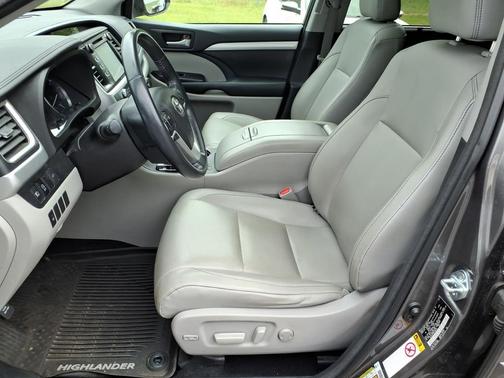 Predawn Gray Mica 2017 Toyota Highlander XLE