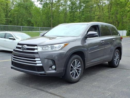 Predawn Gray Mica 2017 Toyota Highlander XLE