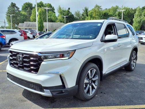 2025 Honda Pilot Touring 8-Passenger