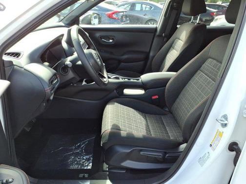 Platinum White Pearl 2027 Honda HR-V Sport