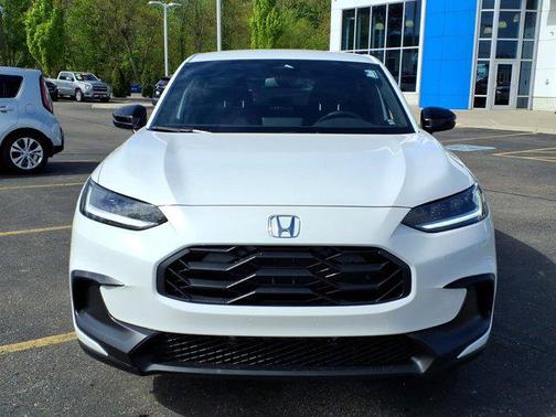 Platinum White Pearl 2027 Honda HR-V Sport