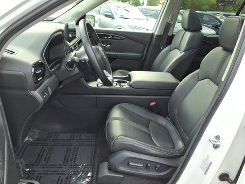Platinum White Pearl 2024 Honda Pilot Touring 8-Passenger