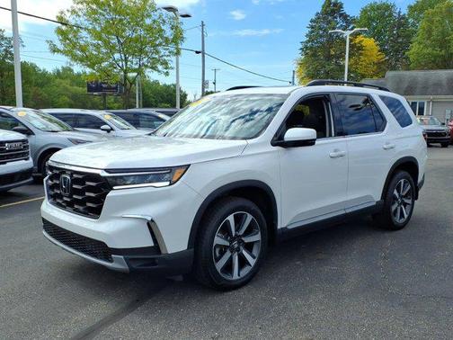 Platinum White Pearl 2024 Honda Pilot Touring 8-Passenger