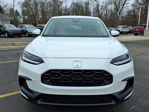 Platinum White Pearl 2026 Honda HR-V LX