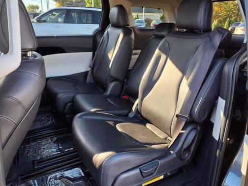 2023 Kia Carnival EX