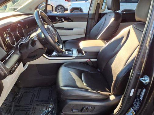 2023 Kia Carnival EX