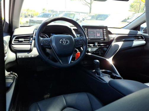 Ice 2023 Toyota Camry SE