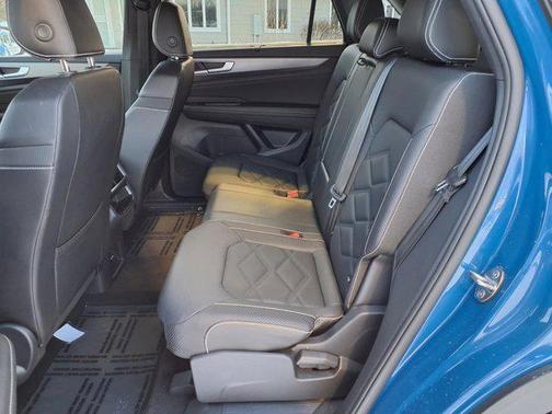 2025 Volkswagen Atlas Cross Sport 2.0T SE w/Technology 4MOTION