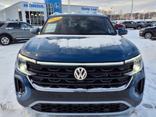 2025 Volkswagen Atlas Cross Sport 2.0T SE w/Technology 4MOTION