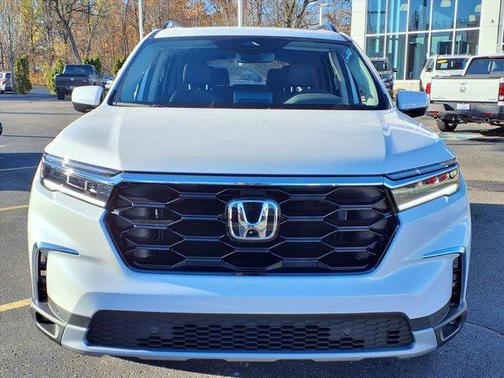 2025 Honda Pilot Touring 8-Passenger