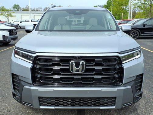 Solar Silver Metallic 2026 Honda Pilot Touring 8-Passenger