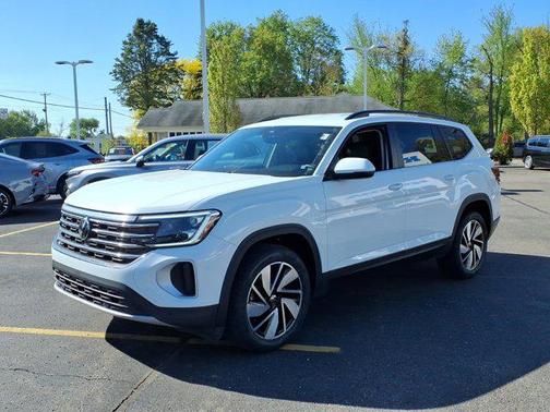 Platinum Gray Metallic 2024 Volkswagen Atlas 2.0T SEL Premium R-Line 4MOTION