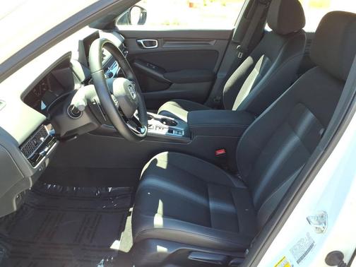 Platinum White Pearl 2025 Honda Civic Sport
