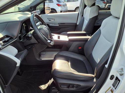 2022 Toyota Sienna XSE 7 Passenger
