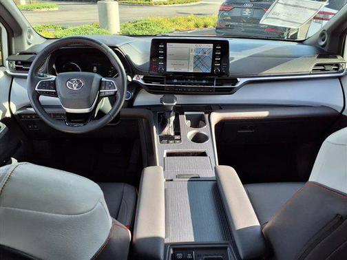 2022 Toyota Sienna XSE 7 Passenger